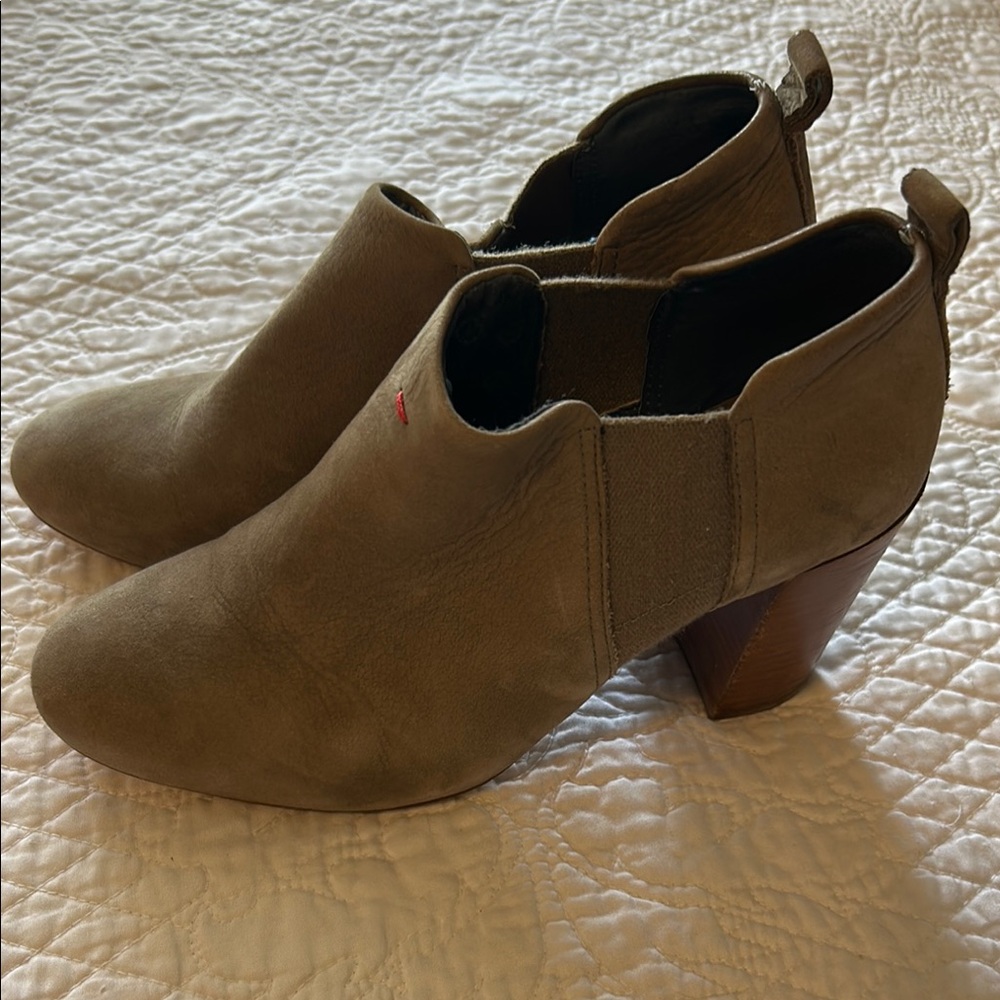 ED Mahoney Women's Tan Ankle Boots